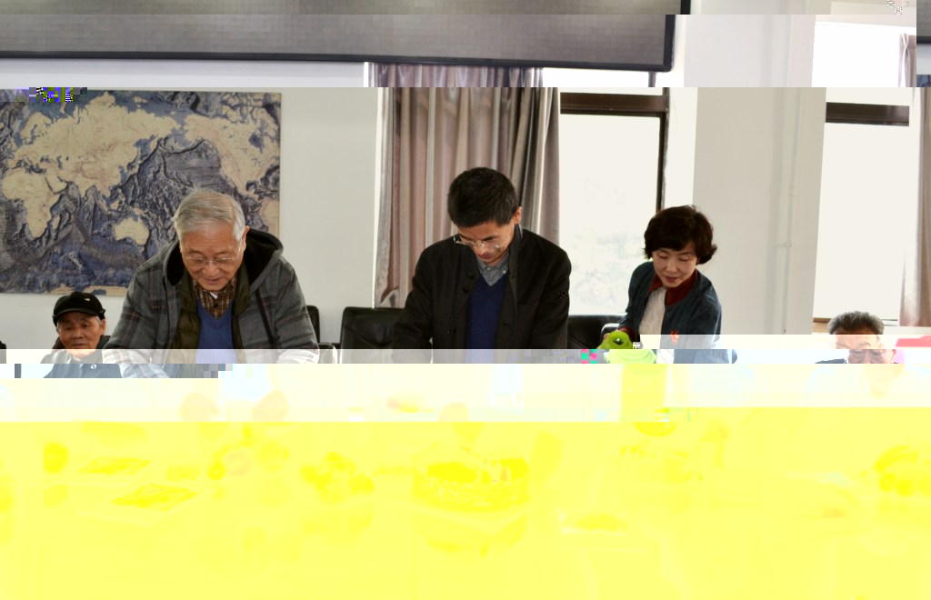 切蛋糕.jpg 切蛋糕.jpg